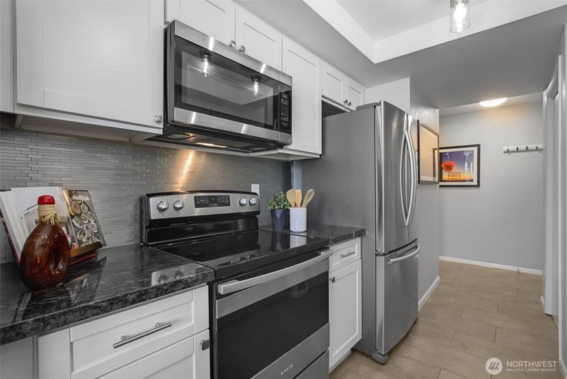 Property photo for 6055 35th Avenue SW #206, Seattle photo 4