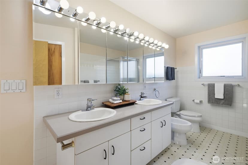 Property photo for 7329 44th Avenue SW, Seattle photo 24