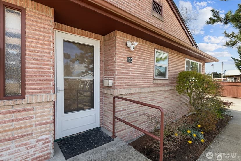 Property photo for 128 14th Street SE, Auburn photo 2