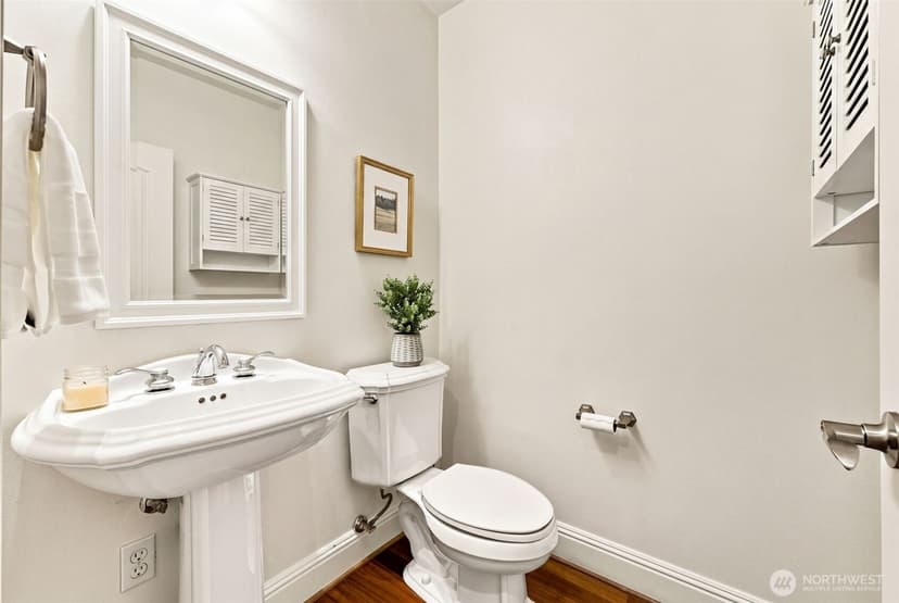 Property photo for 3039 92nd Place NE, Clyde Hill photo 10
