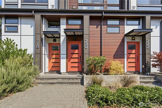 Property photo for 720 N 43rd St, Seattle photo 3