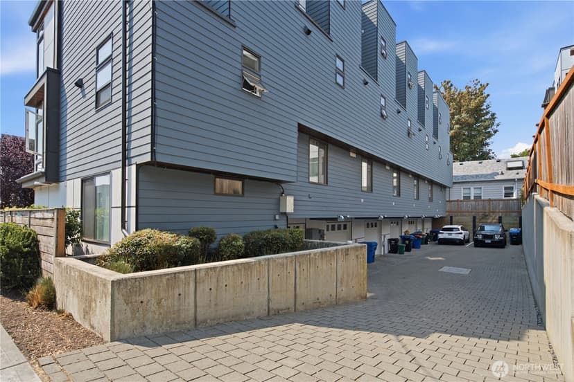 Property photo for 720 N 43rd St, Seattle photo 24