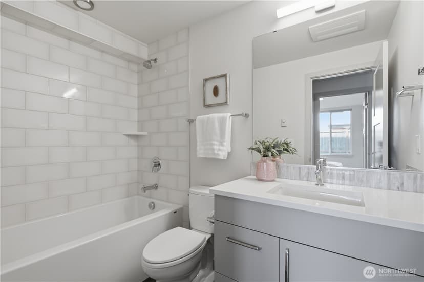Property photo for 720 N 43rd St, Seattle photo 14