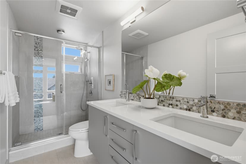 Property photo for 720 N 43rd St, Seattle photo 18