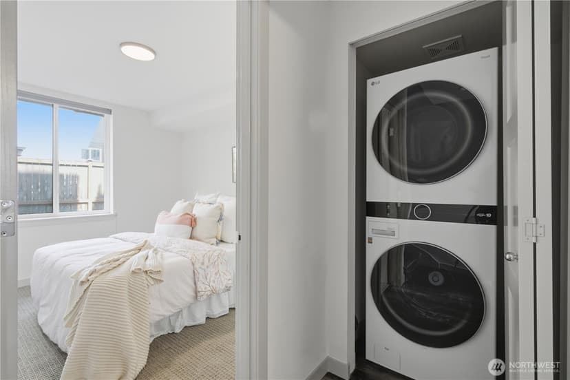 Property photo for 720 N 43rd St, Seattle photo 13