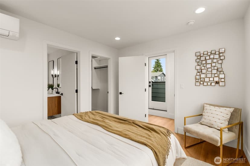 Property photo for 7403 Dayton Avenue N, Seattle photo 11