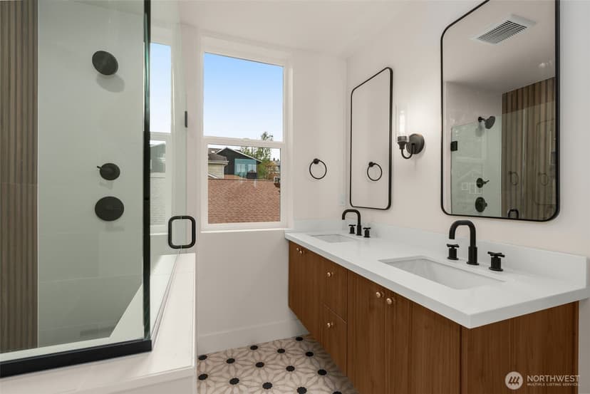 Property photo for 7403 Dayton Avenue N, Seattle photo 14
