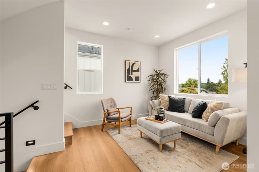 Property photo for 7403 Dayton Avenue N, Seattle photo 6