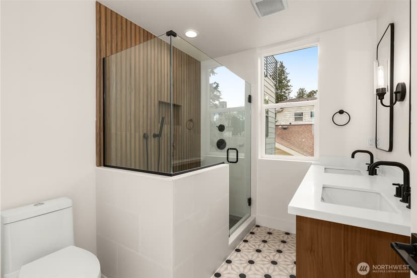Property photo for 7403 Dayton Avenue N, Seattle photo 13