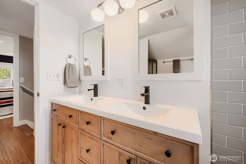 Property photo for 9744 49th Avenue S, Seattle photo 17