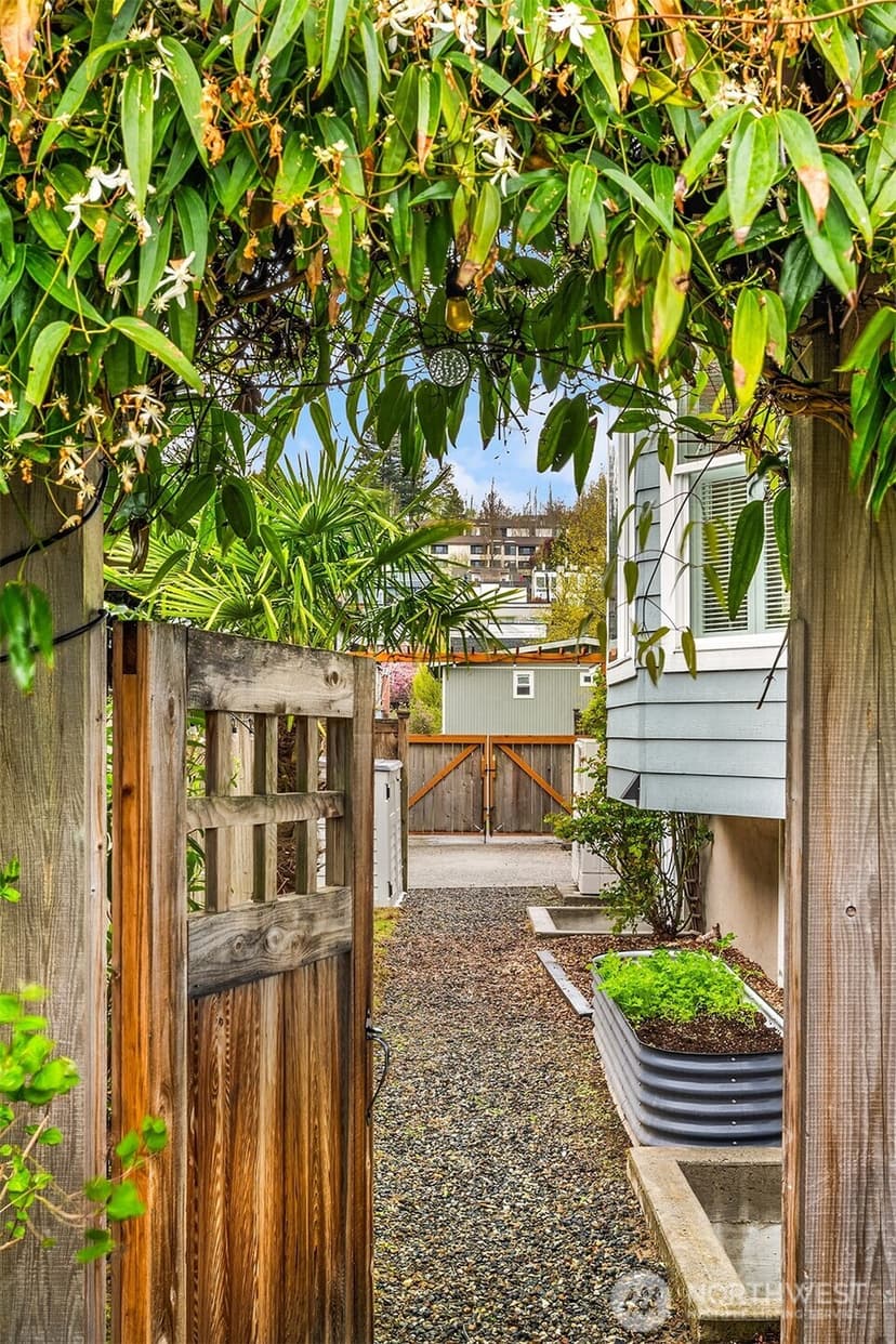 Property photo for 227 29th Avenue E, Seattle photo 33