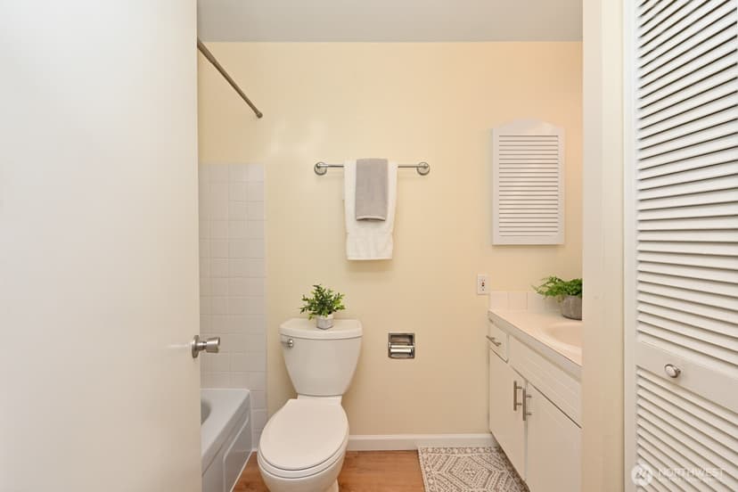 Property photo for 11010 NE 68th Street #622, Kirkland photo 17