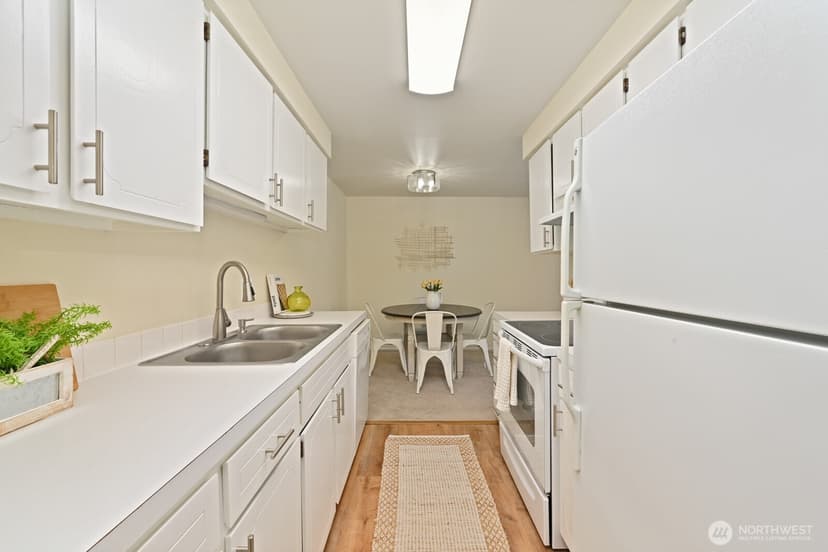 Property photo for 11010 NE 68th Street #622, Kirkland photo 13