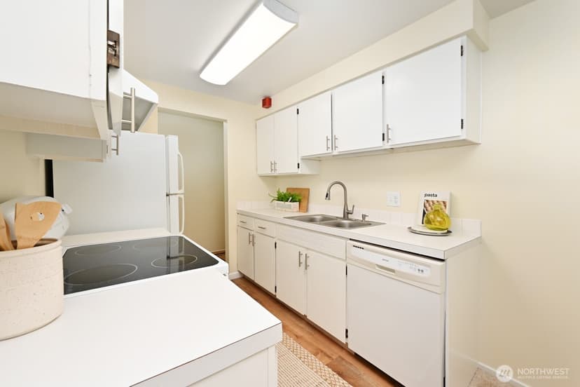 Property photo for 11010 NE 68th Street #622, Kirkland photo 12