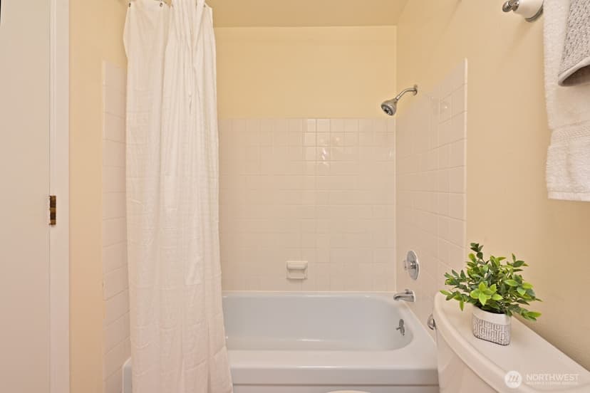 Property photo for 11010 NE 68th Street #622, Kirkland photo 19