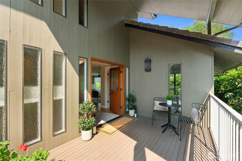 Property photo for 12530 Holmes Point Drive NE, Kirkland photo 3