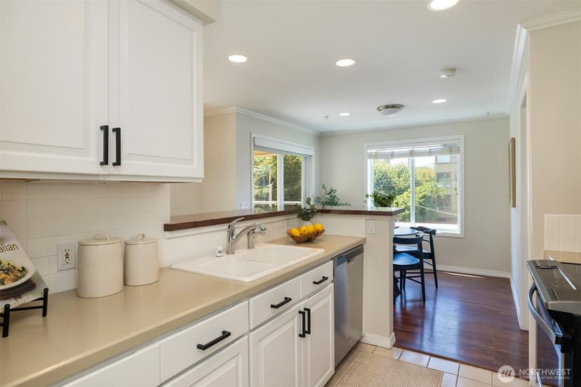 Property photo for 1762 NW 57th Street #203, Seattle photo 10