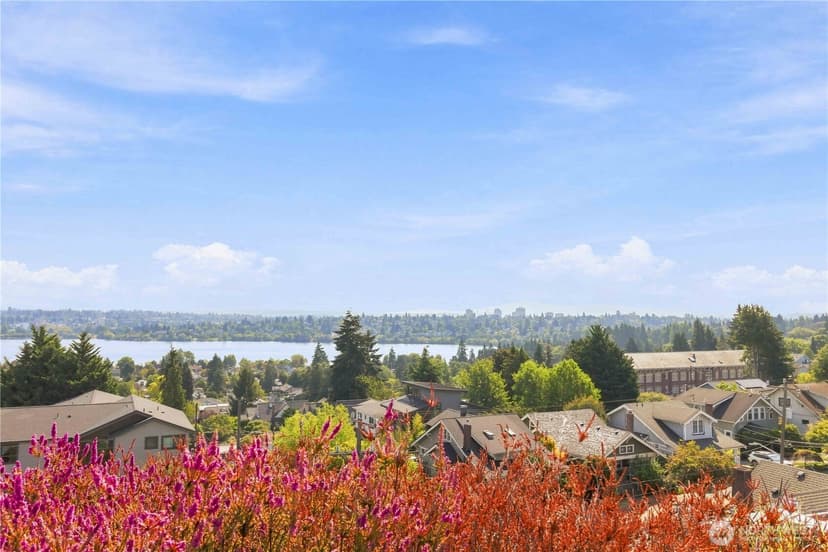 Property photo for 6800 Greenwood Avenue N #303, Seattle photo 21