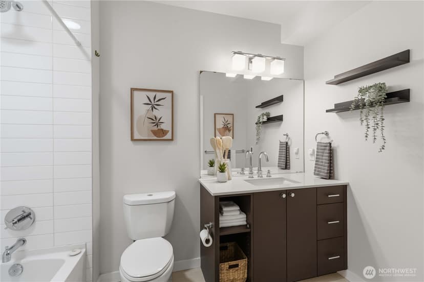 Property photo for 6800 Greenwood Avenue N #303, Seattle photo 14
