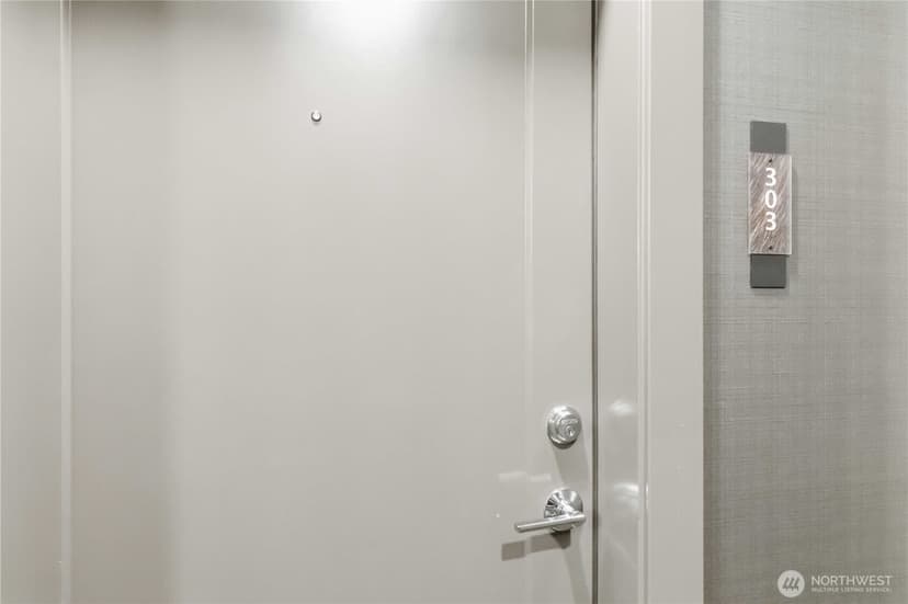 Property photo for 6800 Greenwood Avenue N #303, Seattle photo 18