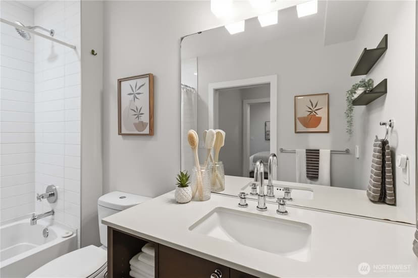Property photo for 6800 Greenwood Avenue N #303, Seattle photo 15