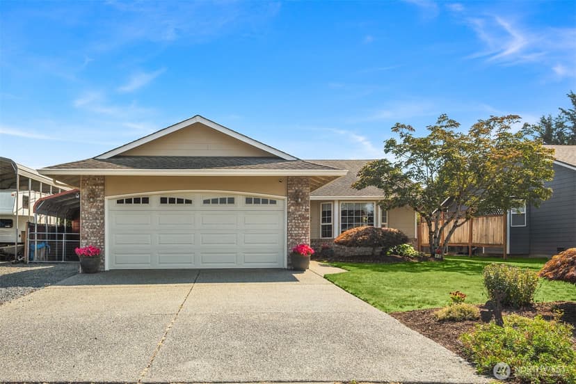 Property photo for 8215 49th Avenue NE, Marysville photo 2