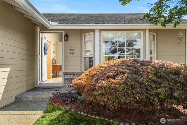 Property photo for 8215 49th Avenue NE, Marysville photo 3