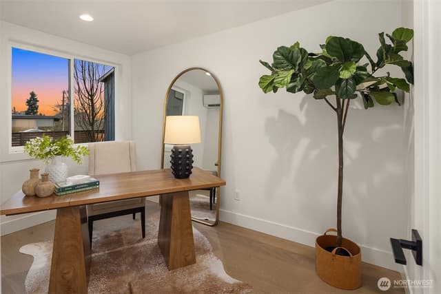 Property photo for 4407 2nd Avenue NE, Seattle photo 4
