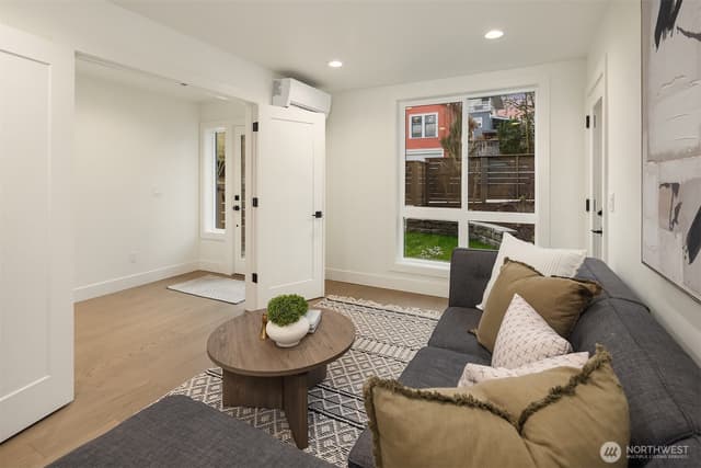 Property photo for 4407 2nd Avenue NE, Seattle photo 3