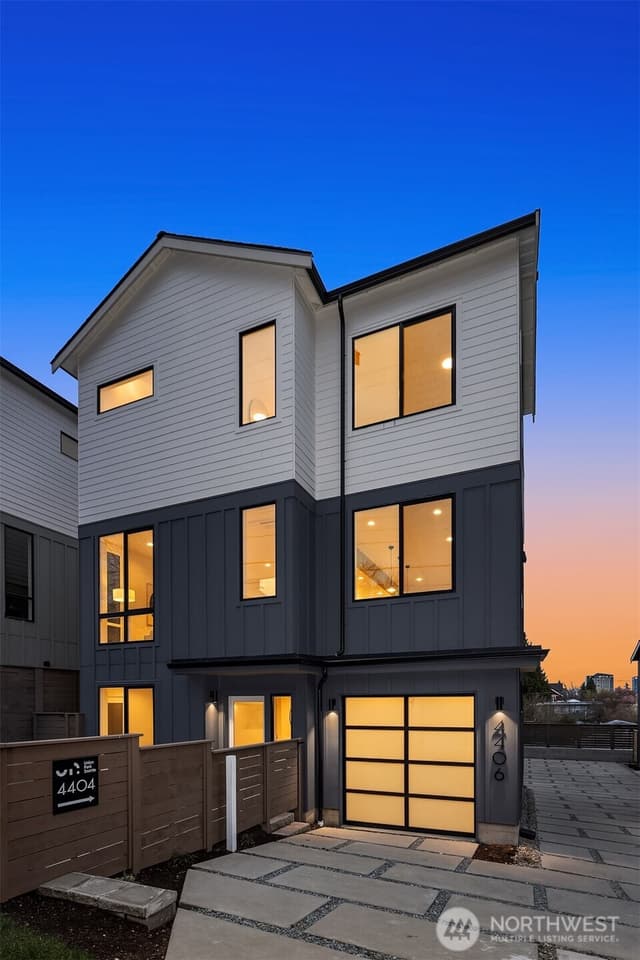 Property photo for 4407 2nd Avenue NE, Seattle photo 2