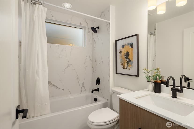 Property photo for 4407 2nd Avenue NE, Seattle photo 6