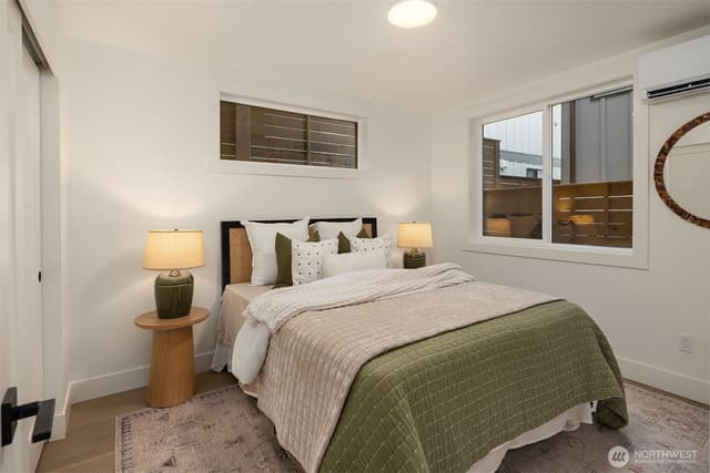 Property photo for 4407 2nd Avenue NE, Seattle photo 5