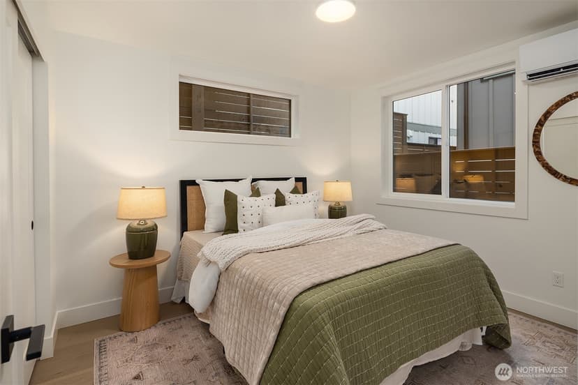 Property photo for 4407 2nd Avenue NE, Seattle photo 5