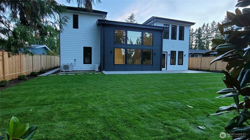 Property photo for 16906 NE 14th Street, Bellevue photo 6