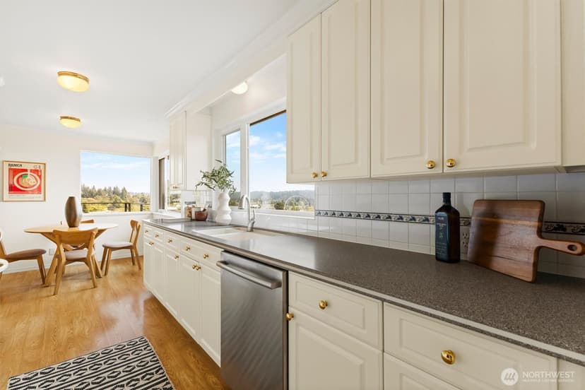 Property photo for 5682 NE 180th St, Kenmore photo 12