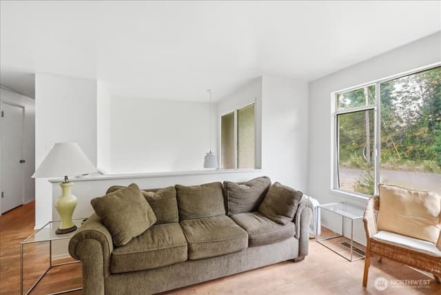 Property photo for 10247 10th Avenue S, Seattle photo 3