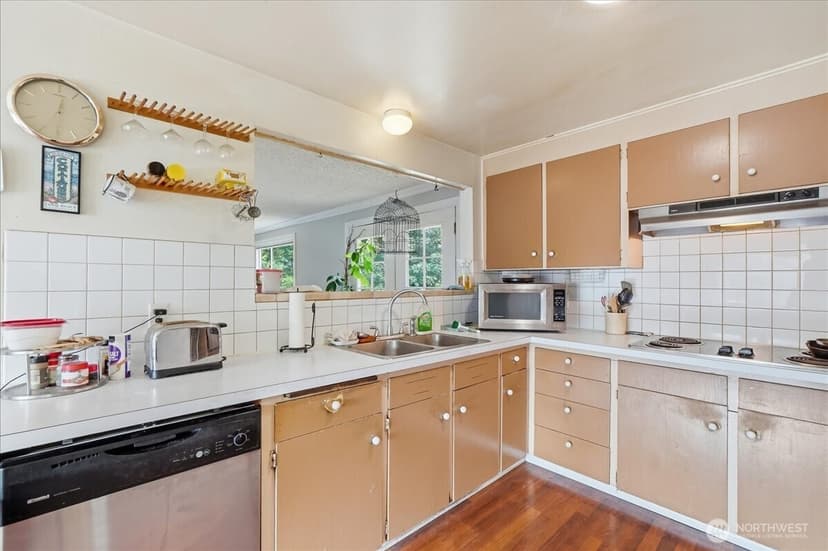Property photo for 10247 10th Avenue S, Seattle photo 8
