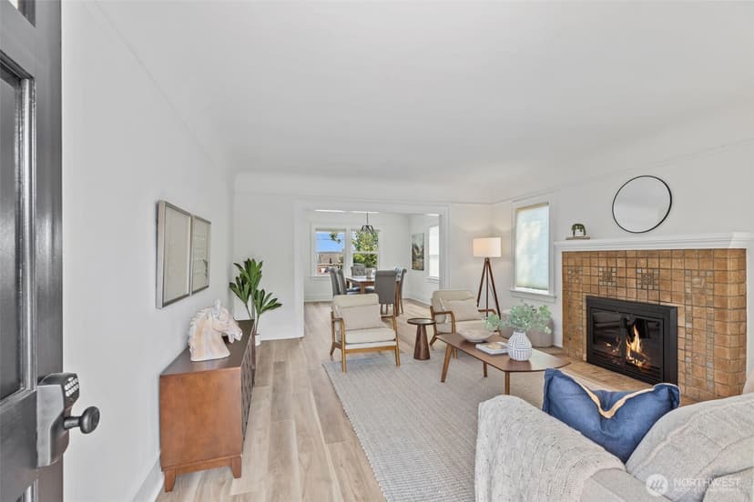 Property photo for 4016 38th Avenue SW, Seattle photo 4