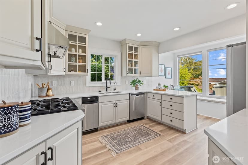 Property photo for 4016 38th Avenue SW, Seattle photo 11