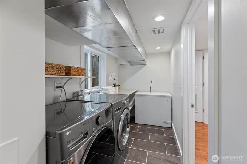 Property photo for 4016 38th Avenue SW, Seattle photo 27