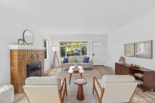 Property photo for 4016 38th Avenue SW, Seattle photo 2