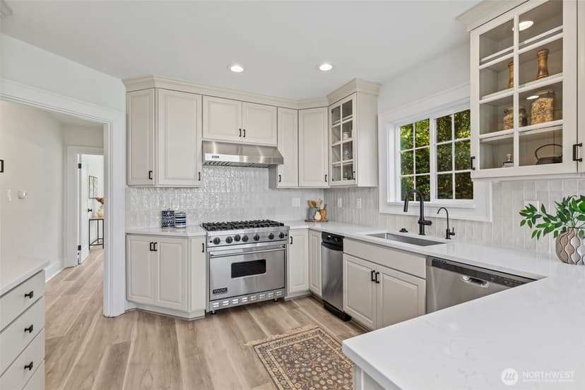 Property photo for 4016 38th Avenue SW, Seattle photo 16