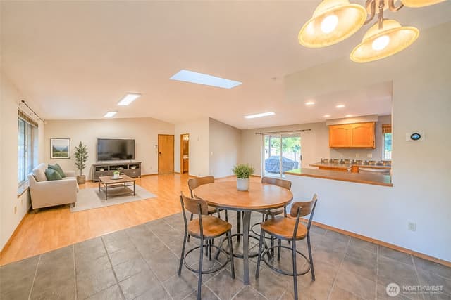 Property photo for 704 105th Place SE, Everett photo 2