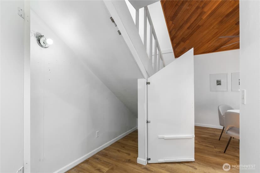 Property photo for 5636 49th Avenue SW, Seattle photo 10