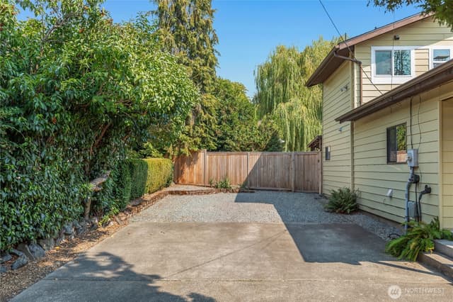Property photo for 5636 49th Avenue SW, Seattle photo 2