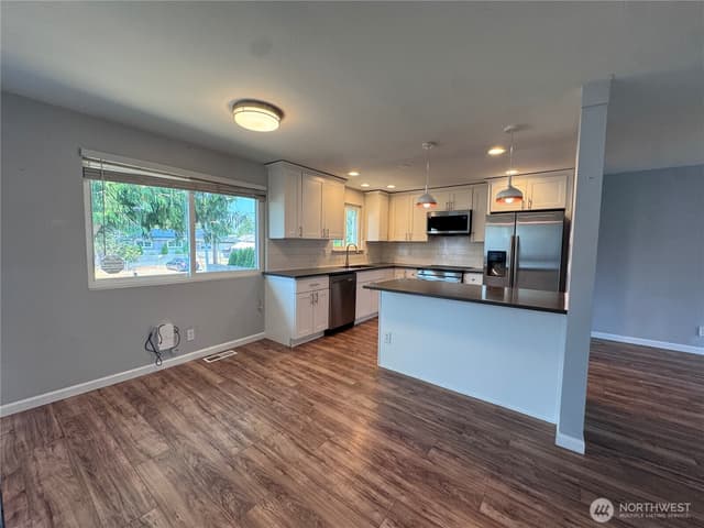 Property photo for 422 116th Place SW, Everett photo 2
