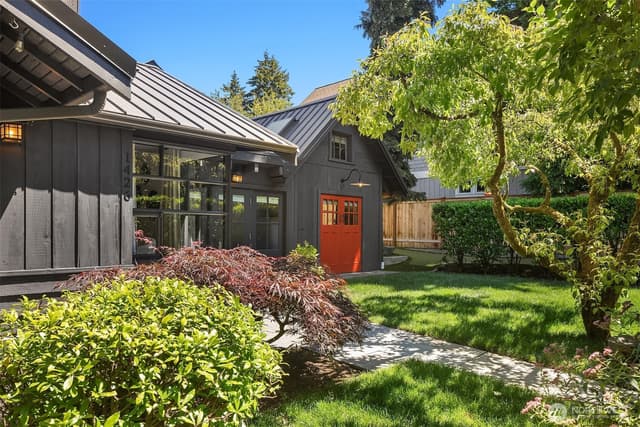 Property photo for 1426 37th Avenue E, Seattle photo 3