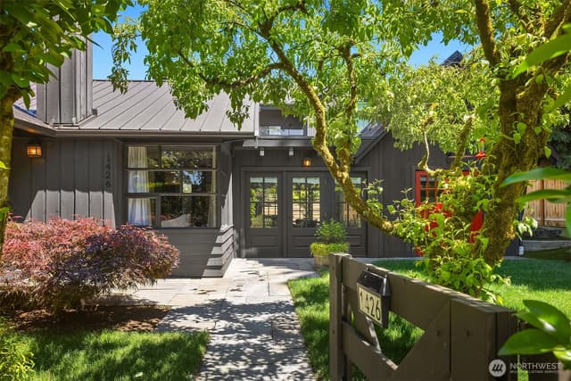 Property photo for 1426 37th Avenue E, Seattle photo 4