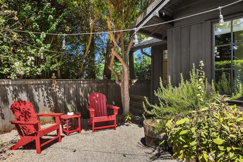 Property photo for 1426 37th Avenue E, Seattle photo 5