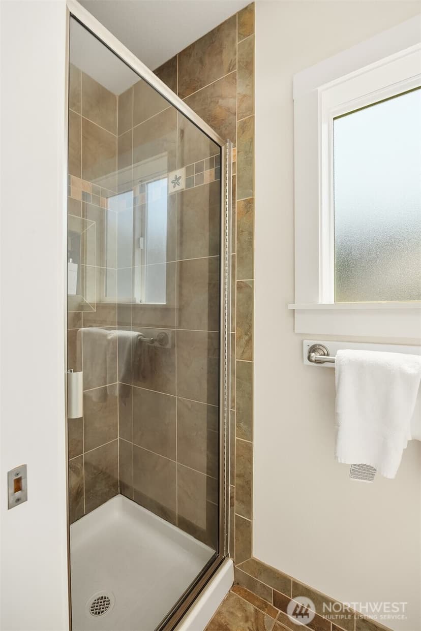 Property photo for 2271 Eastpoint Road, Langley photo 19